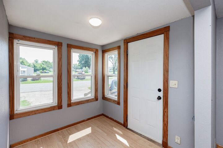 Property Photo:  311 NW 1st Street  IA 50163 
