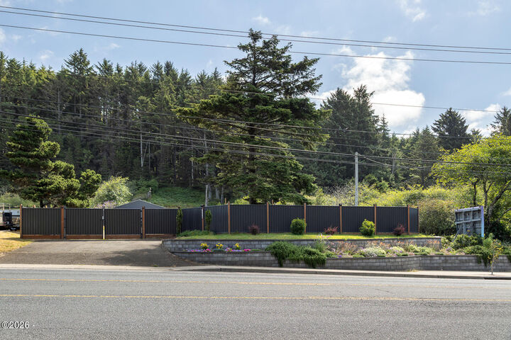 Property Photo: 2204 SE Highway 101 OR 97367