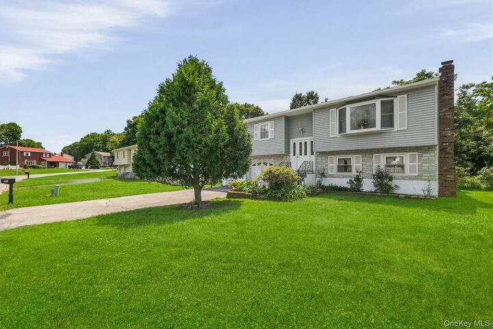 Property Photo:  41 Keats Drive  NY 12553 