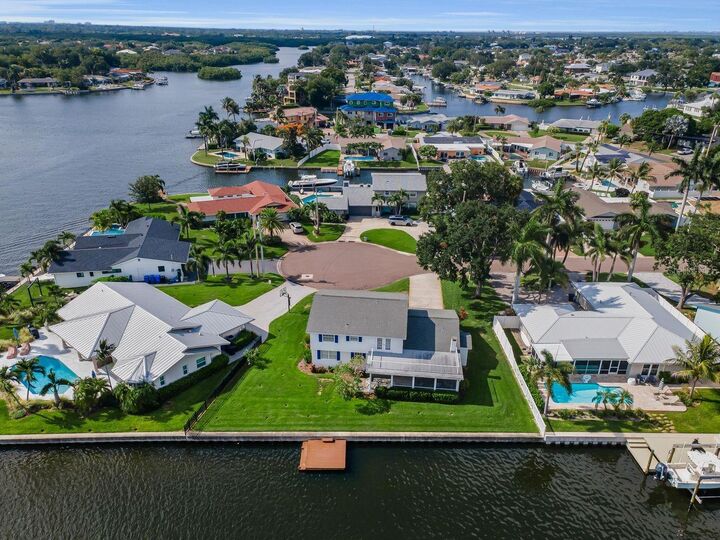 Property Photo: 1310 41st Avenue NE FL 33703