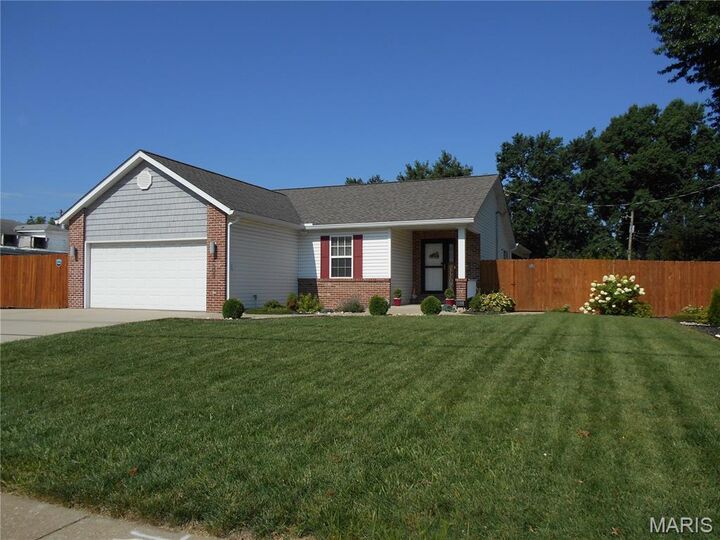 Property Photo:  4605 Maryville Road  IL 62040 