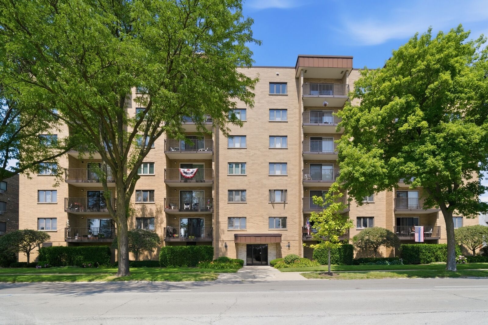 Property Photo:  700 Graceland Avenue 708  IL 60016 