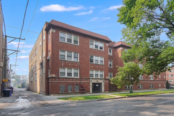 Property Photo: 2511 E 76th Street 3 IL 60649