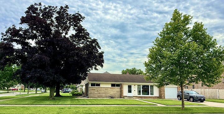 Property Photo: 360 W Fremont Avenue IL 60126
