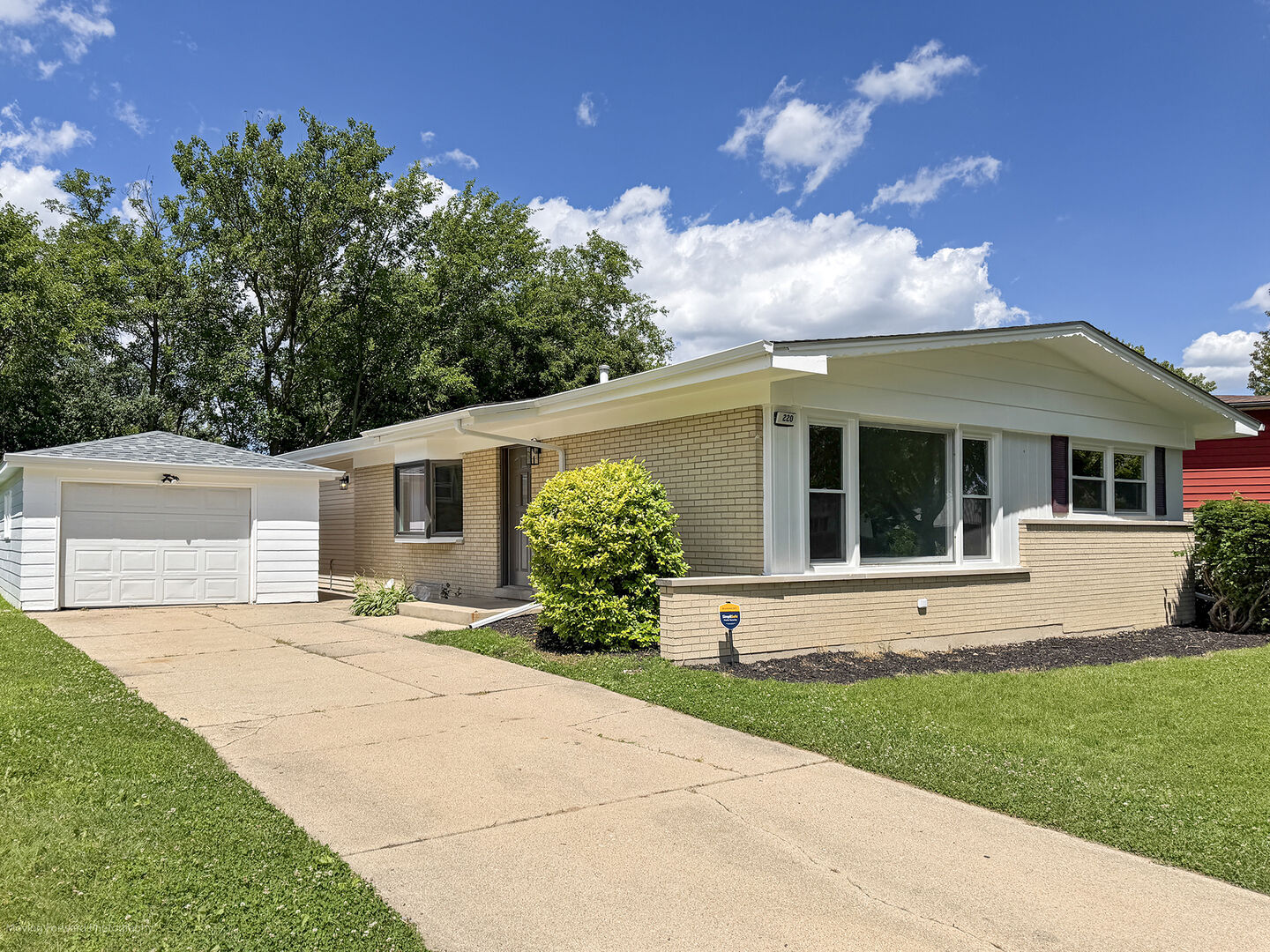 Property Photo: 220 N Park Drive IL 60425