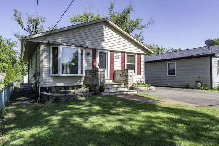 Property Photo:  1025 Shady Lane Court  IL 60073 