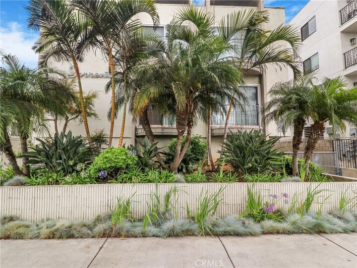 Property Photo:  813 E La Palma Drive  CA 90301 