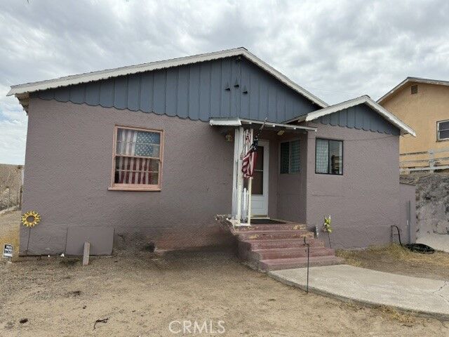 Property Photo: 313 Desnok CA 92363