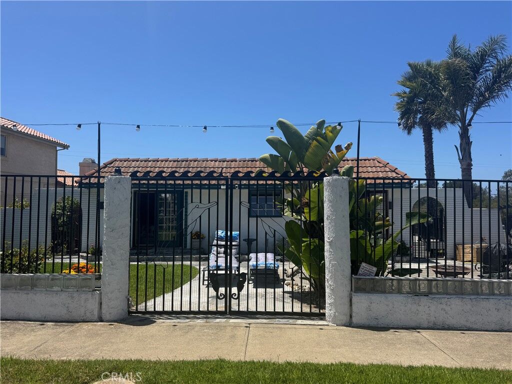 Property Photo:  1150 -1154 Pacific  CA 93445 