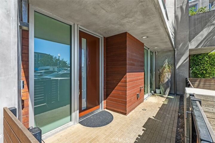 Property Photo: 3306 Via Oporto CA 92663