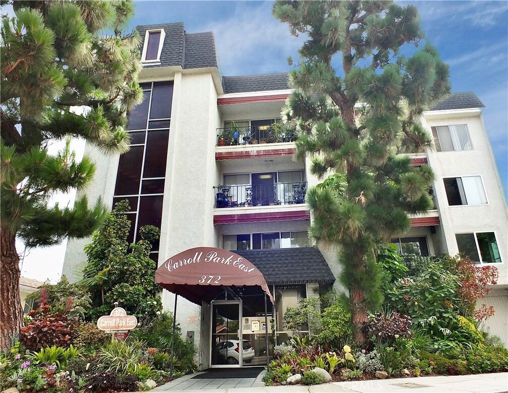 Property Photo: 372 Carroll Park E E 406 CA 90814