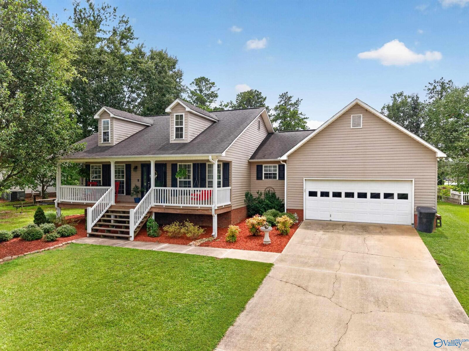 Property Photo:  213 Camden Cove  AL 35903 