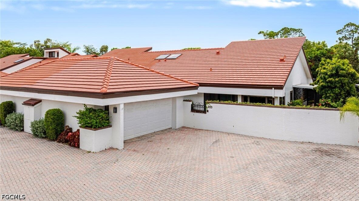 Property Photo:  5424 Harbour Castle Drive  FL 33907 