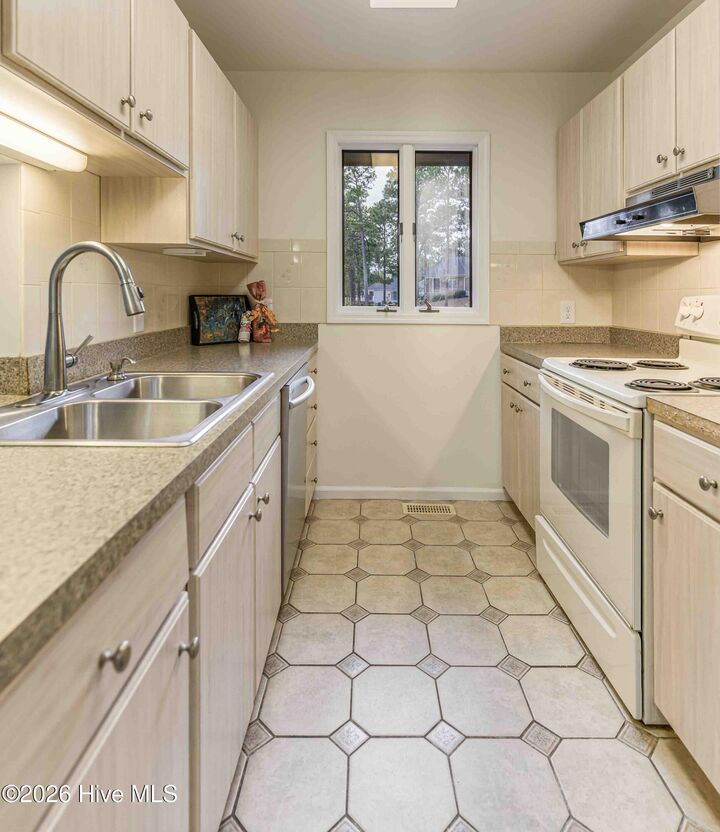 Property Photo: 70 Barton Hills Court NC 28374