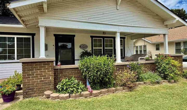 Property Photo:  403 N Main Street  OK 74653 