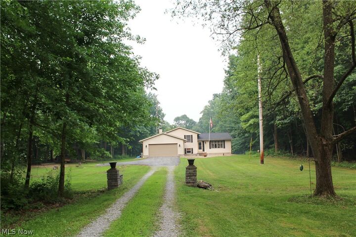 Property Photo: 9555 S Salem Warren Road OH 44460