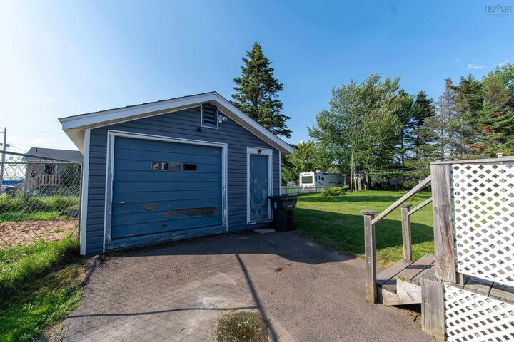 Property Photo:  5 Edgewood Avenue  NS B4H 1K6 