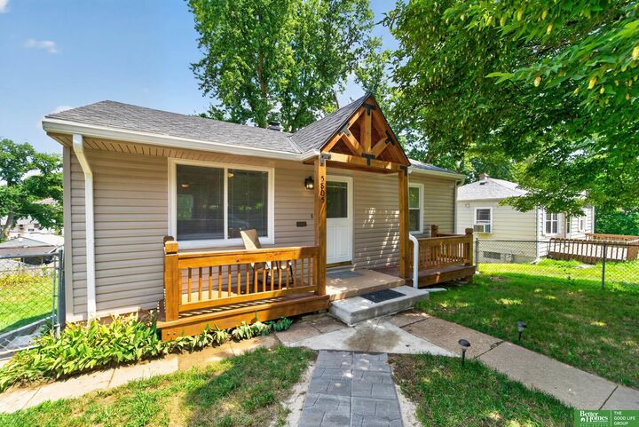 Property Photo: 5805 N 36th Street NE 68111