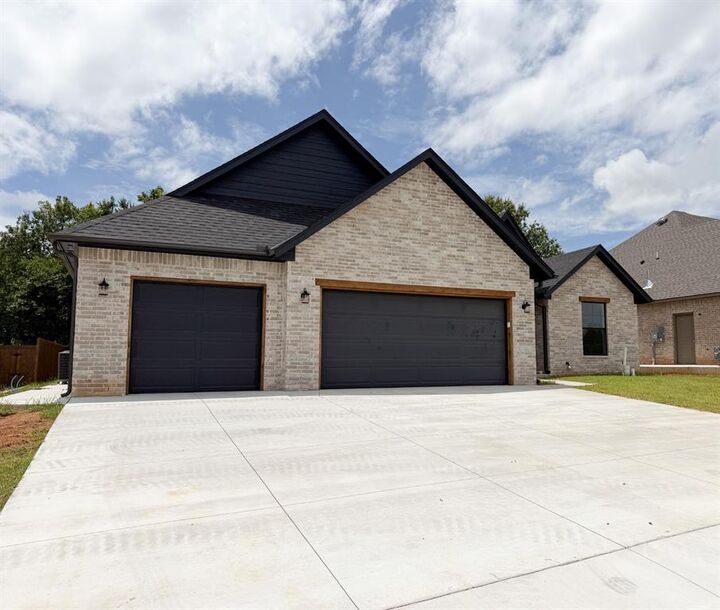 Property Photo: 10036 Primrose Lane OK 73130