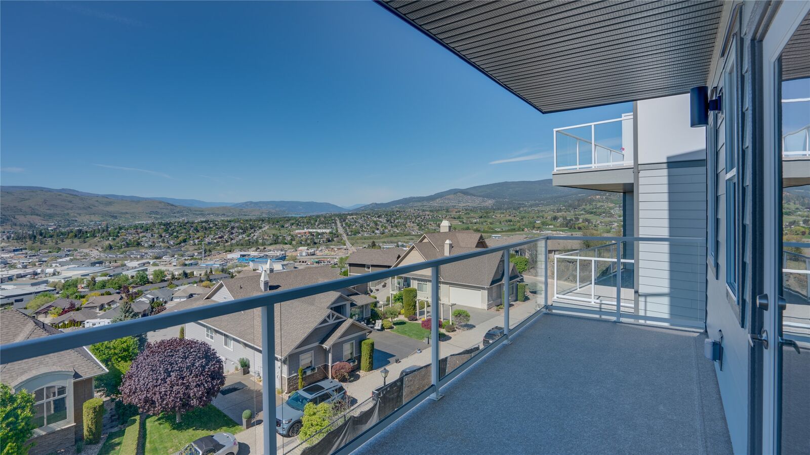 Property Photo:  1050 Mt Revelstoke Place 2  BC V1B 3Z9 