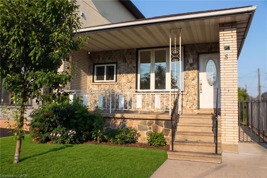 Property Photo:  8 Robins Avenue  ON L8H 4M7 