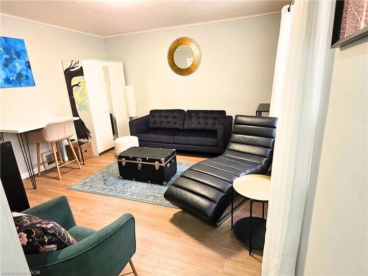 Property Photo:  81 East 11th Street Upper Level  ON L9A 3T3 