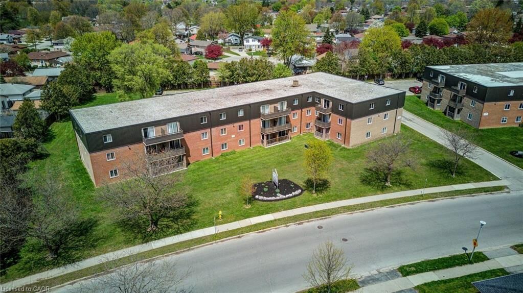 Property Photo:  370 Admiral Drive 302  ON N5V 3C2 