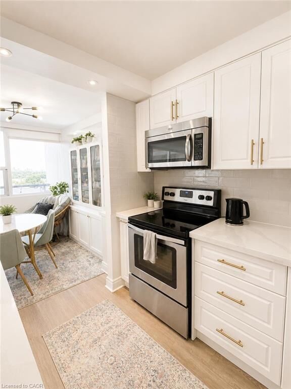 Property Photo: 2121 Roche Court 514 ON L5K 2C7