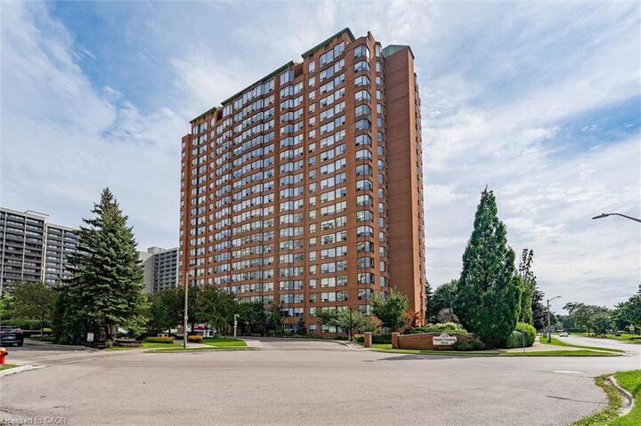 1270 Maple Crossing Boulevard 808 — photo 1