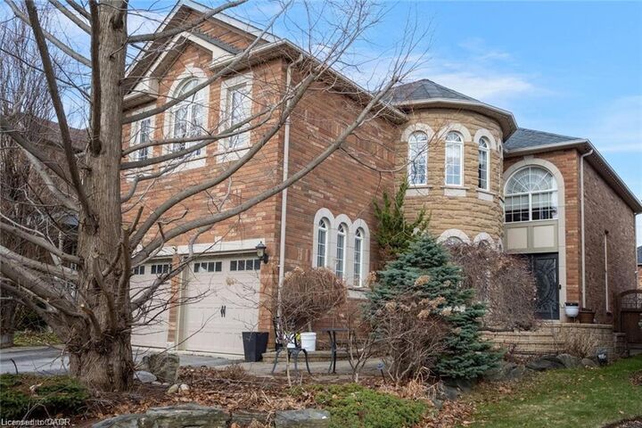 34 Forsyth Crescent — photo 1