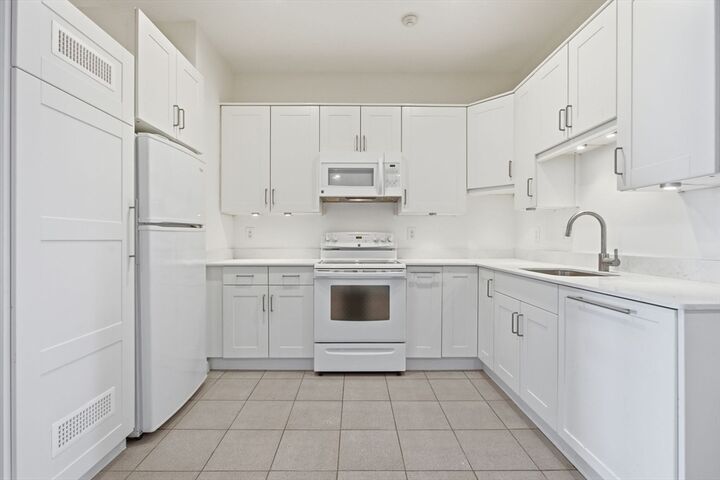 Property Photo: 190 Beacon St 7 MA 02116