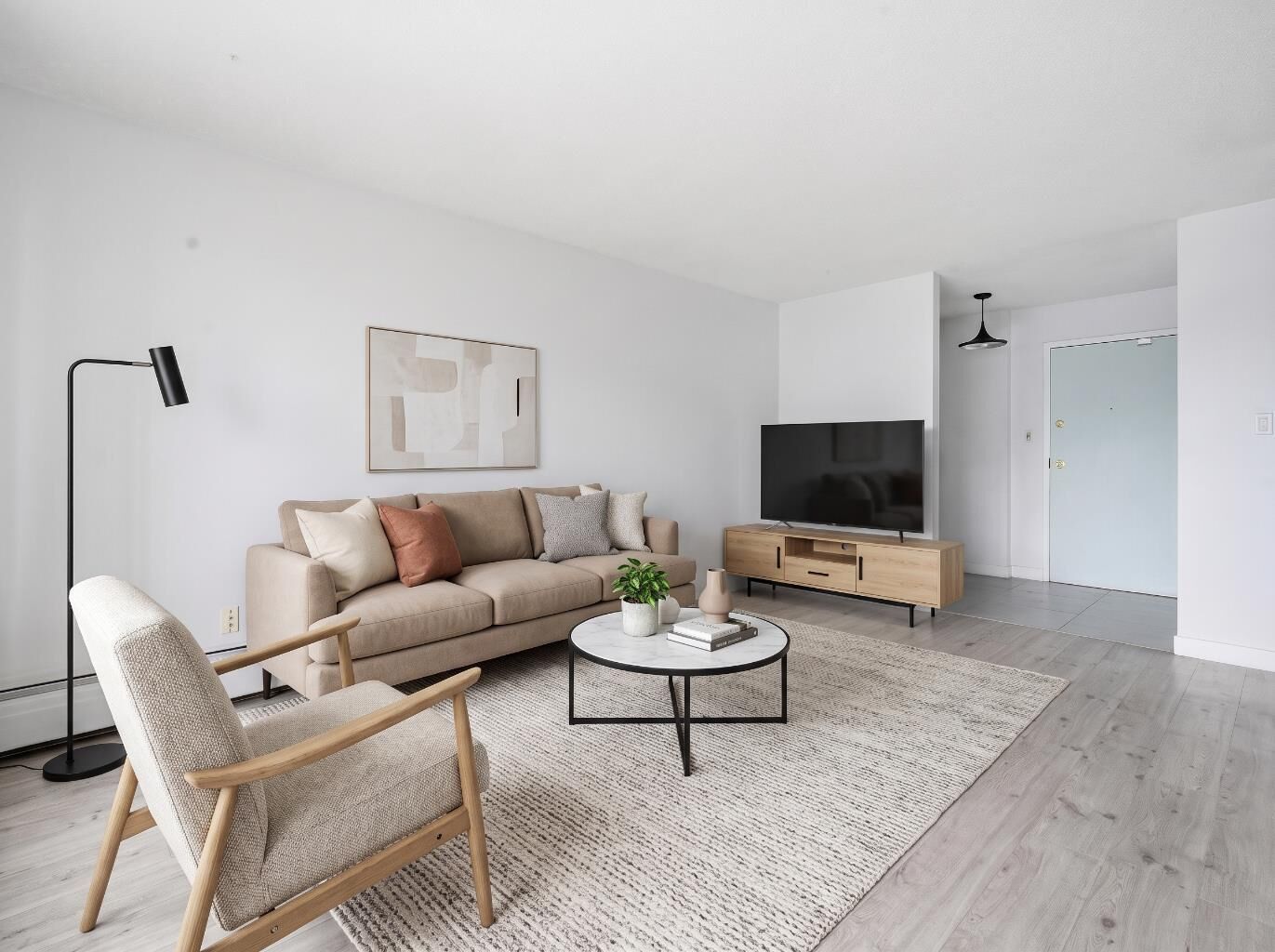 Property Photo: 523 15 Avenue SW 405 AB T2R 0R3