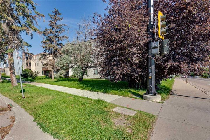 Property Photo: 4904 54 Street 205 AB T2N 2G8