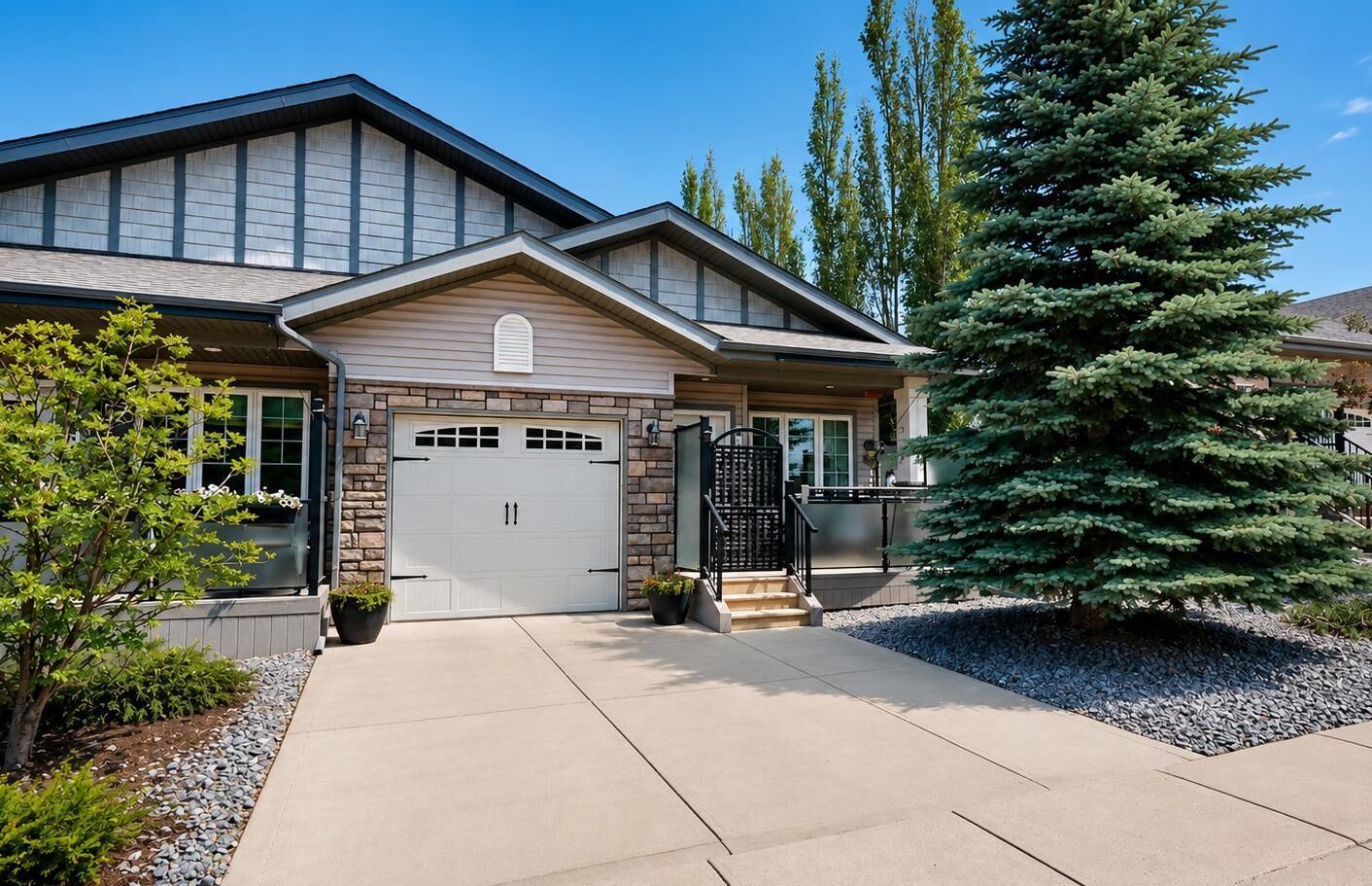 Property Photo: 7001 52 Street 4 AB T4L 0H5