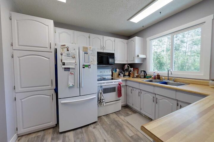 Property Photo:  85060 Township Road 722 38  AB T0H 3S0 
