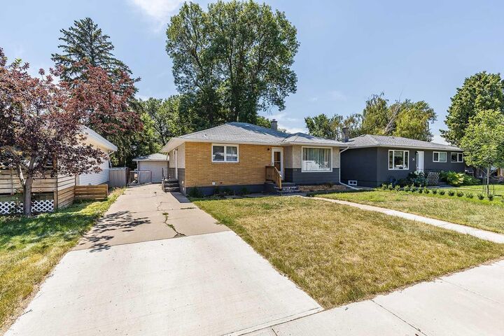 Property Photo: 549 2 Street NW AB T1A 6K2