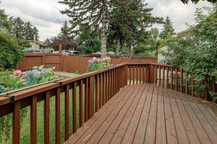 Property Photo: 2009 41 Street SE AB T2B 1C5