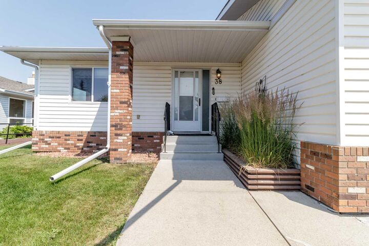 Property Photo:  2821 Botterill Crescent 38  AB T4R 2E5 