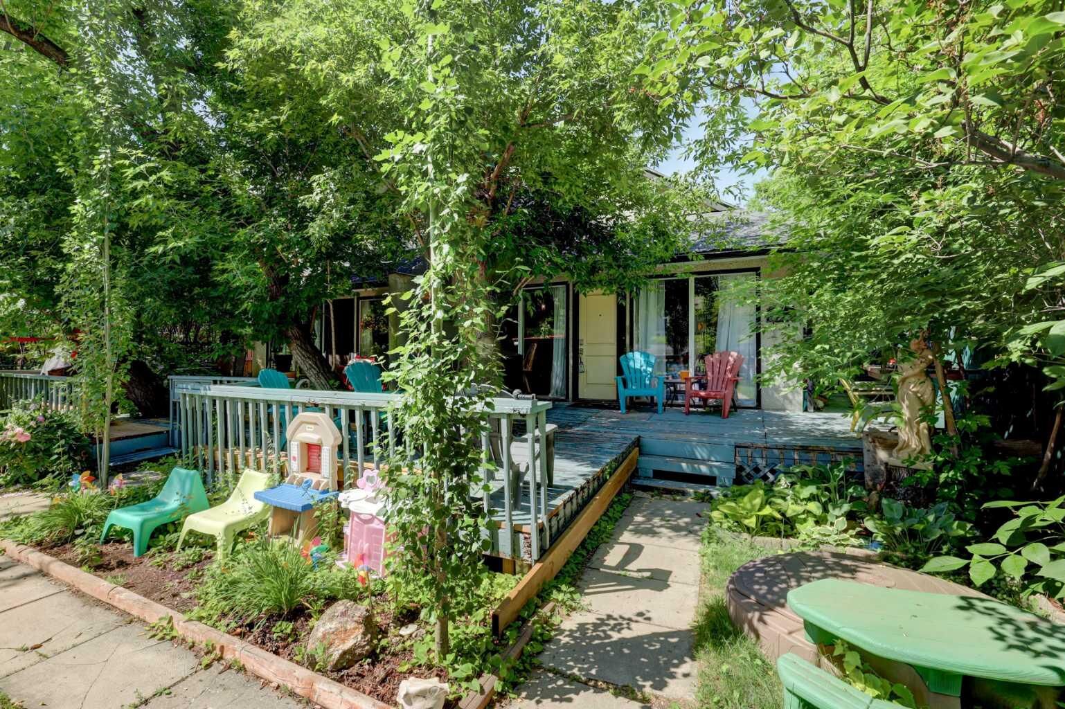 Property Photo: 7622 34 Avenue NW AB T3B 1N6