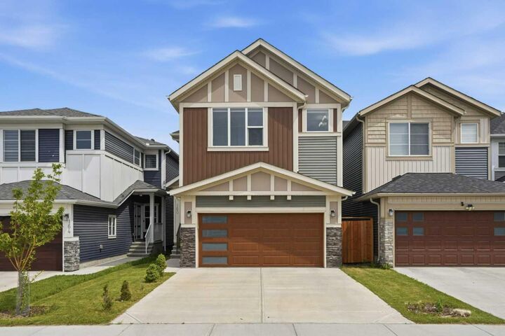 160 Homestead Grove NE — photo 1