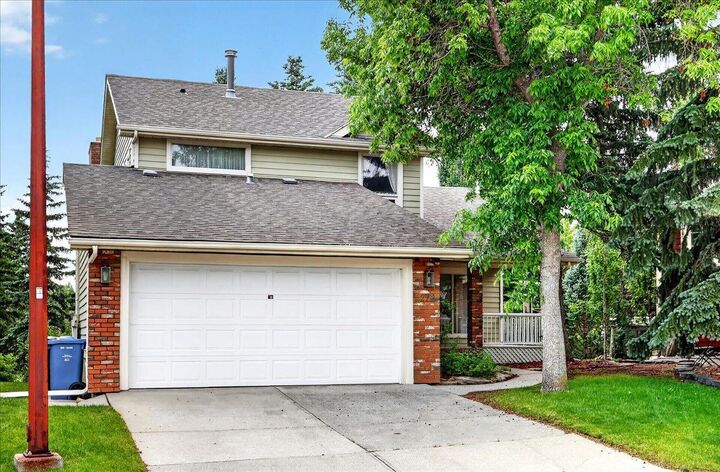 Property Photo: 212 Stravanan Bay SW AB T3H 1H4