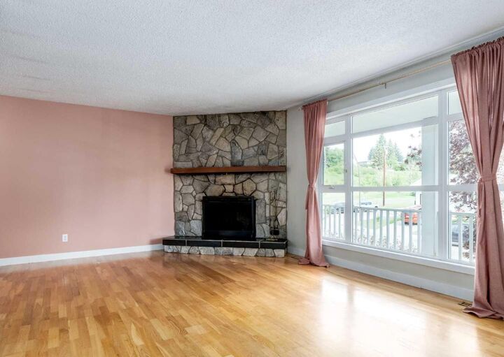 Property Photo: 7 Lake Sylvan Close SE AB T2J 3E5