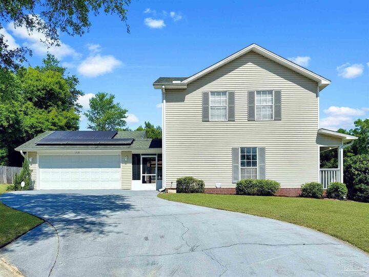 Property Photo: 2121 Pin High Dr FL 32526