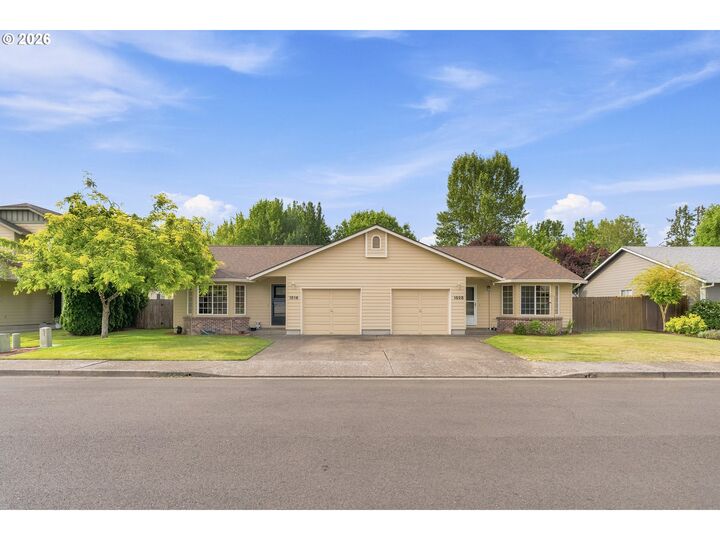 Property Photo:  1528 SW Harbor Dr  OR 97128 