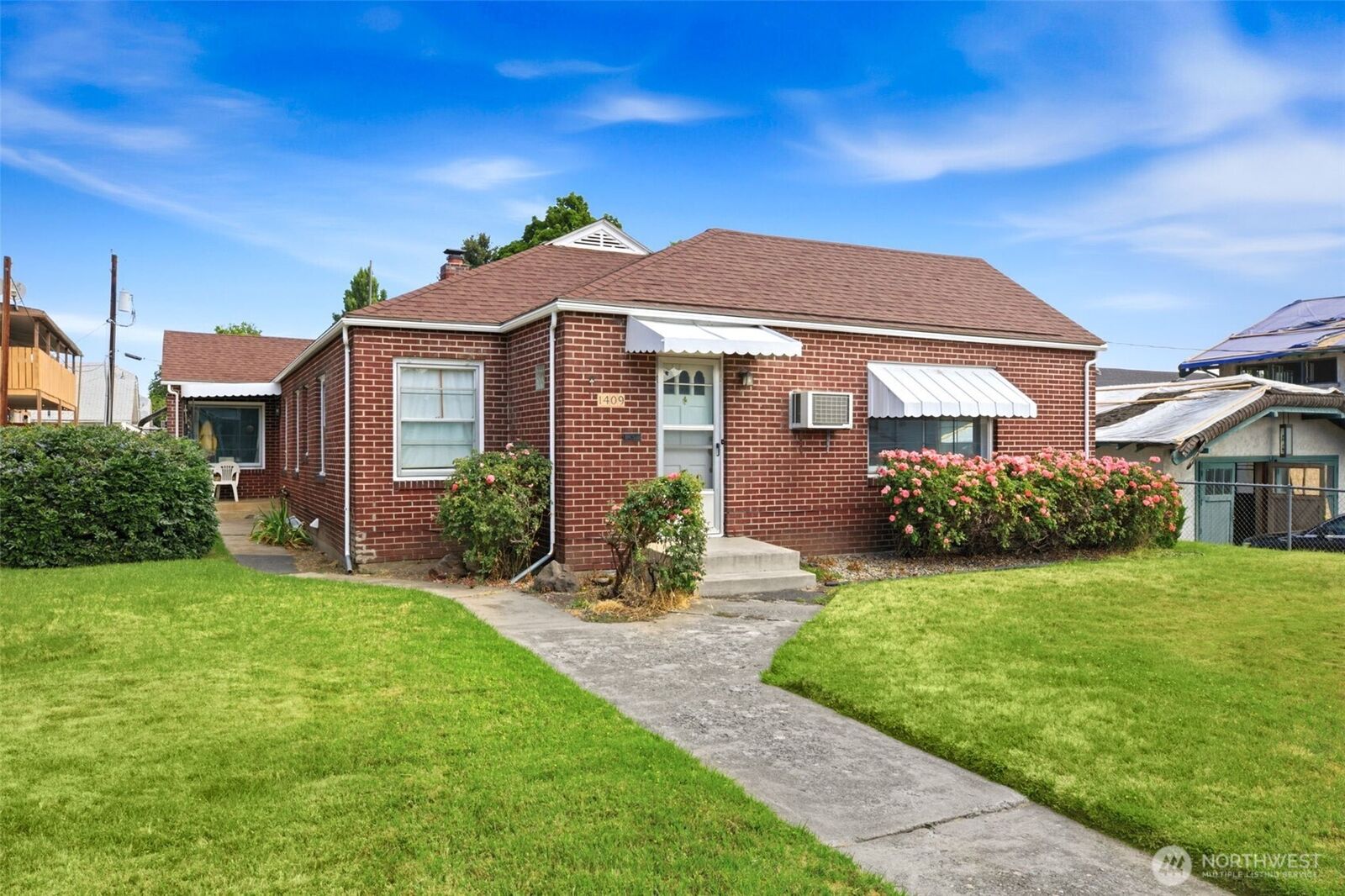 Property Photo: 1409 W Yakima Avenue WA 98902