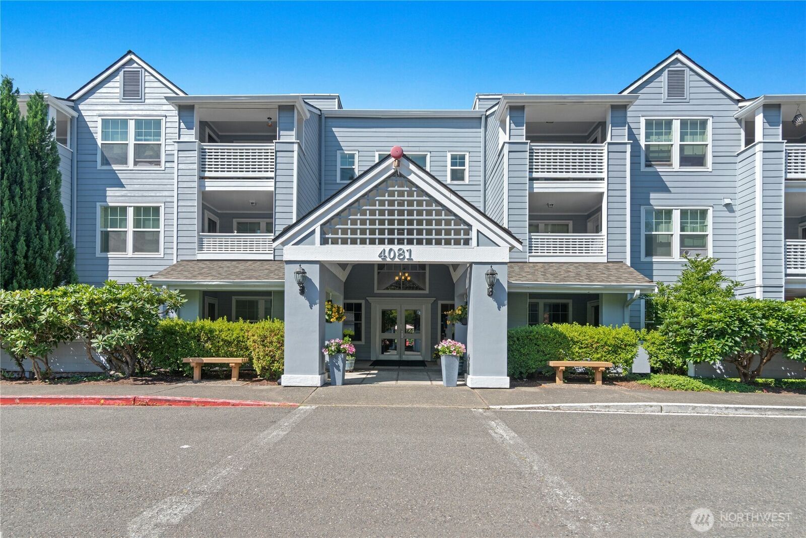 Property Photo: 4081 224th Lane SE 306 WA 98029
