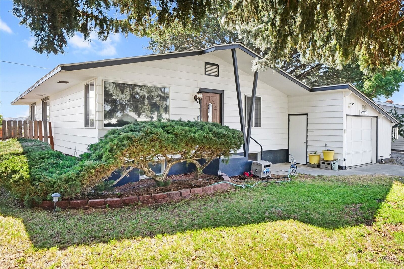 Property Photo:  1727 S Monroe Street  WA 98837 