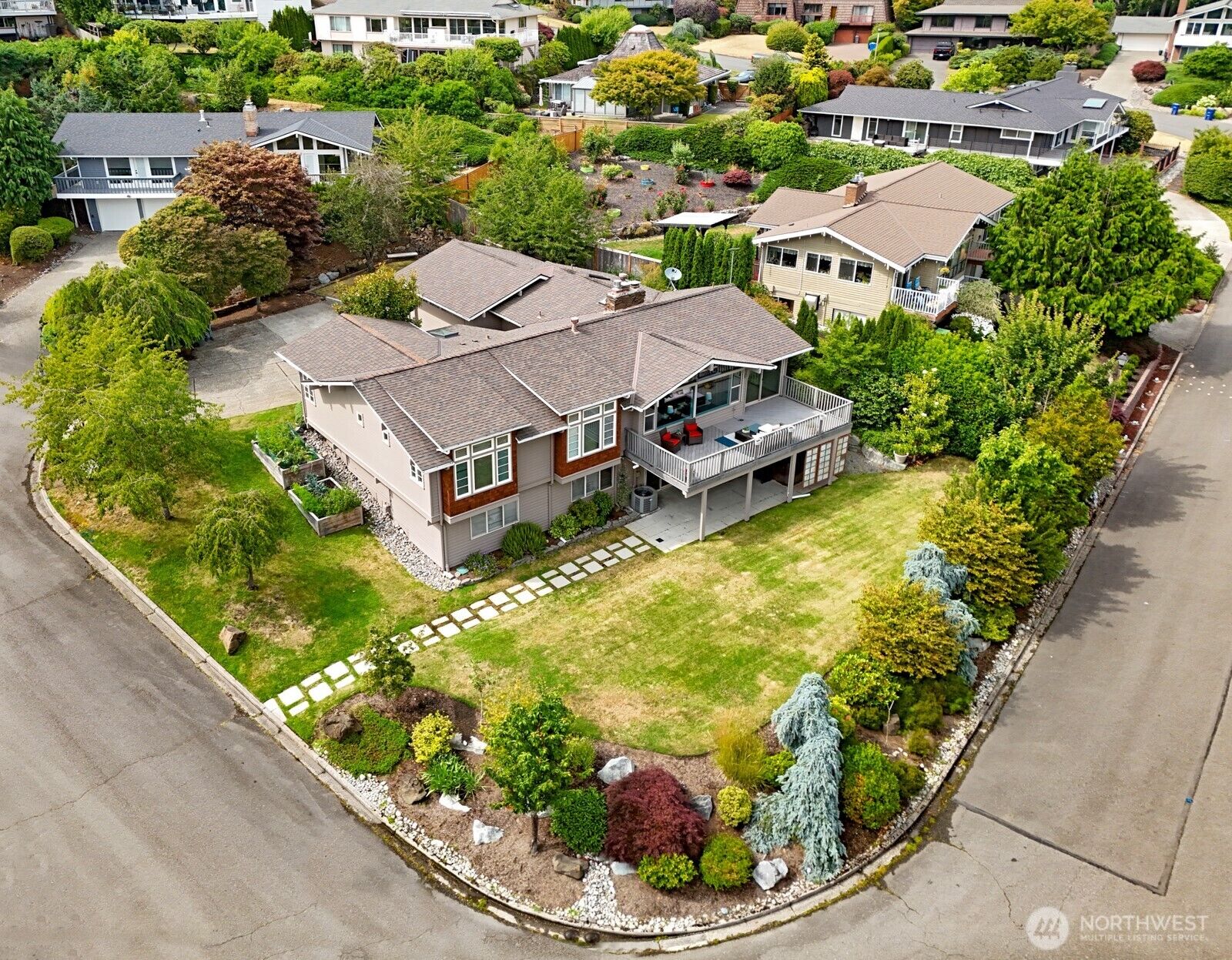 Property Photo: 17236 NE 6th Place WA 98008