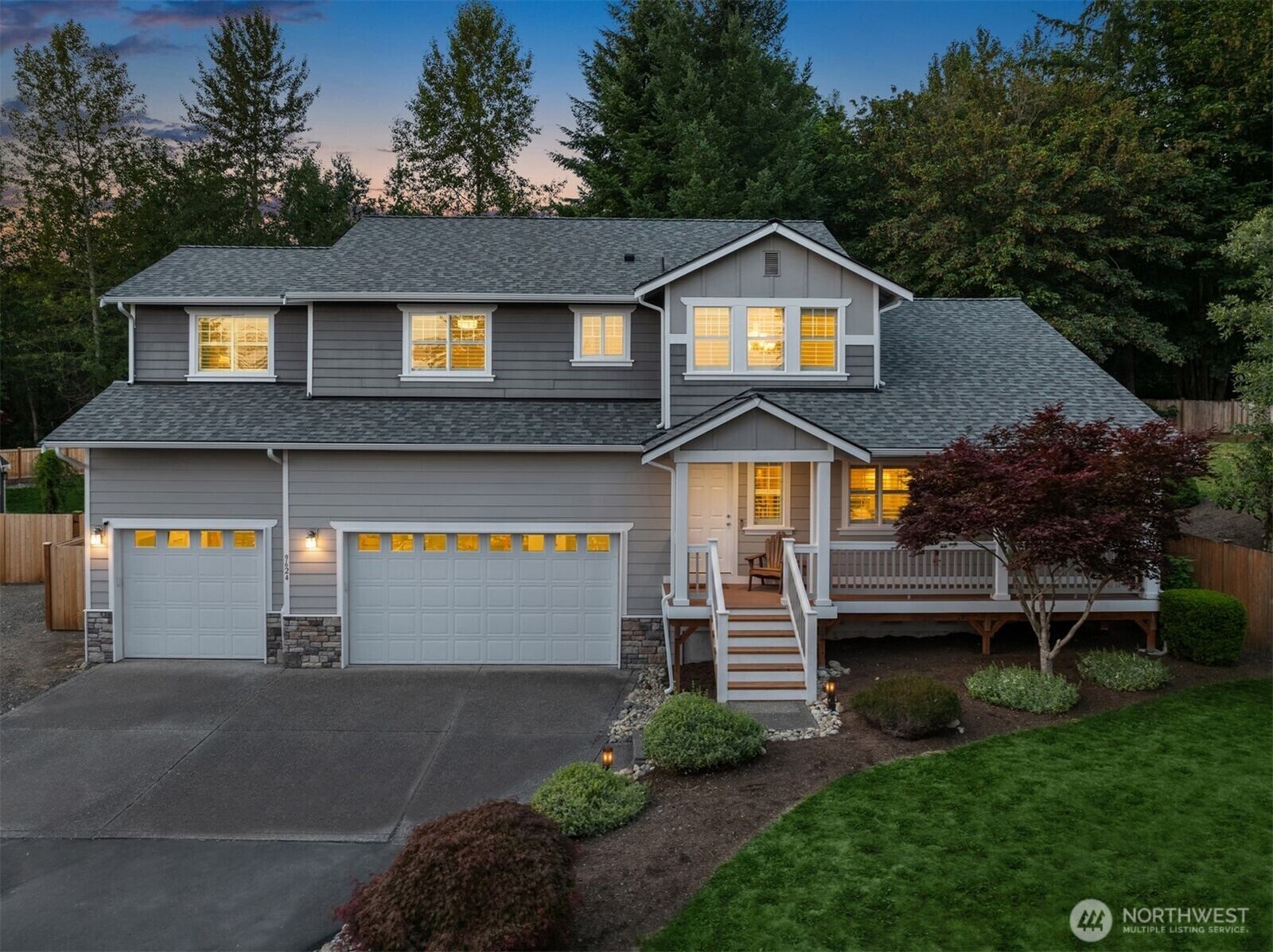 Property Photo: 9624 185th Drive SE WA 98290
