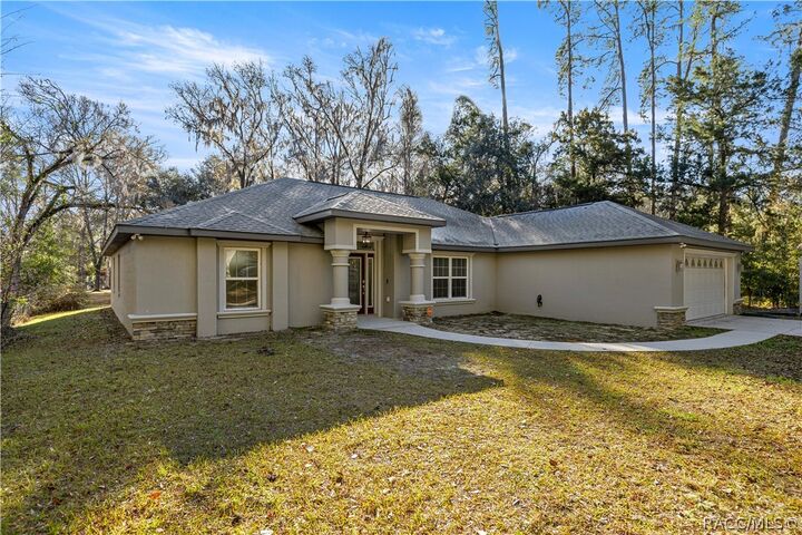 Property Photo: 10377 SW 186th Avenue FL 34432